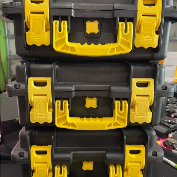 Invicta 8 Slot Dive Impact Case - Picture 3 of 8